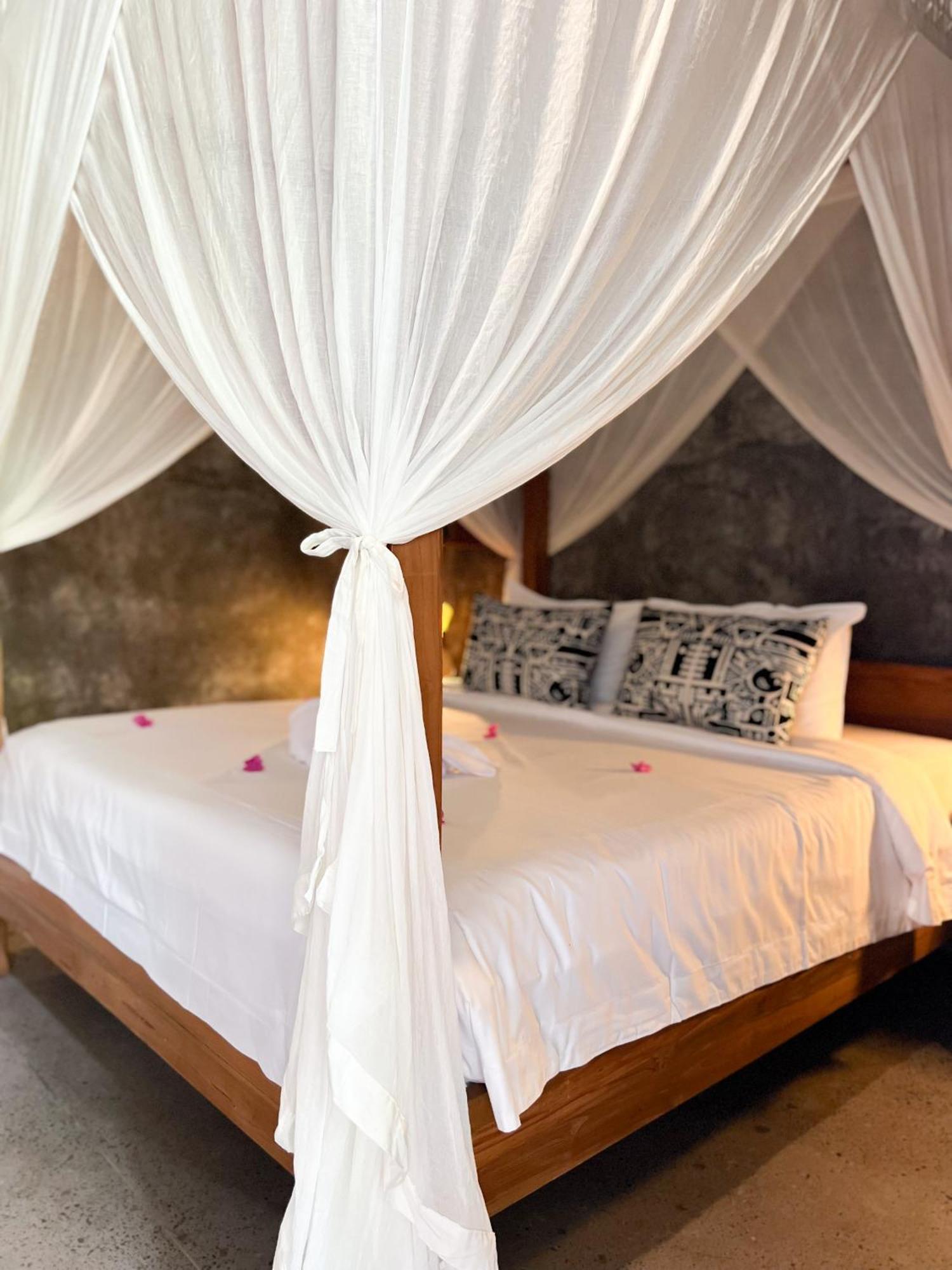 Mangroove Bay Boutique Hostel บันยูเวดัง ภายนอก รูปภาพ