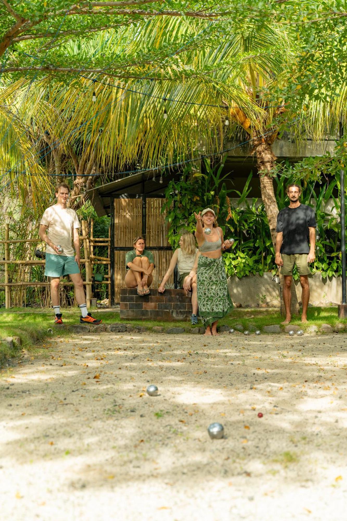 Mangroove Bay Boutique Hostel บันยูเวดัง ภายนอก รูปภาพ